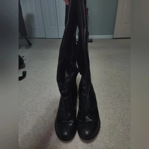 Black heeled leather boots size 8.5 - Picture 2 of 6